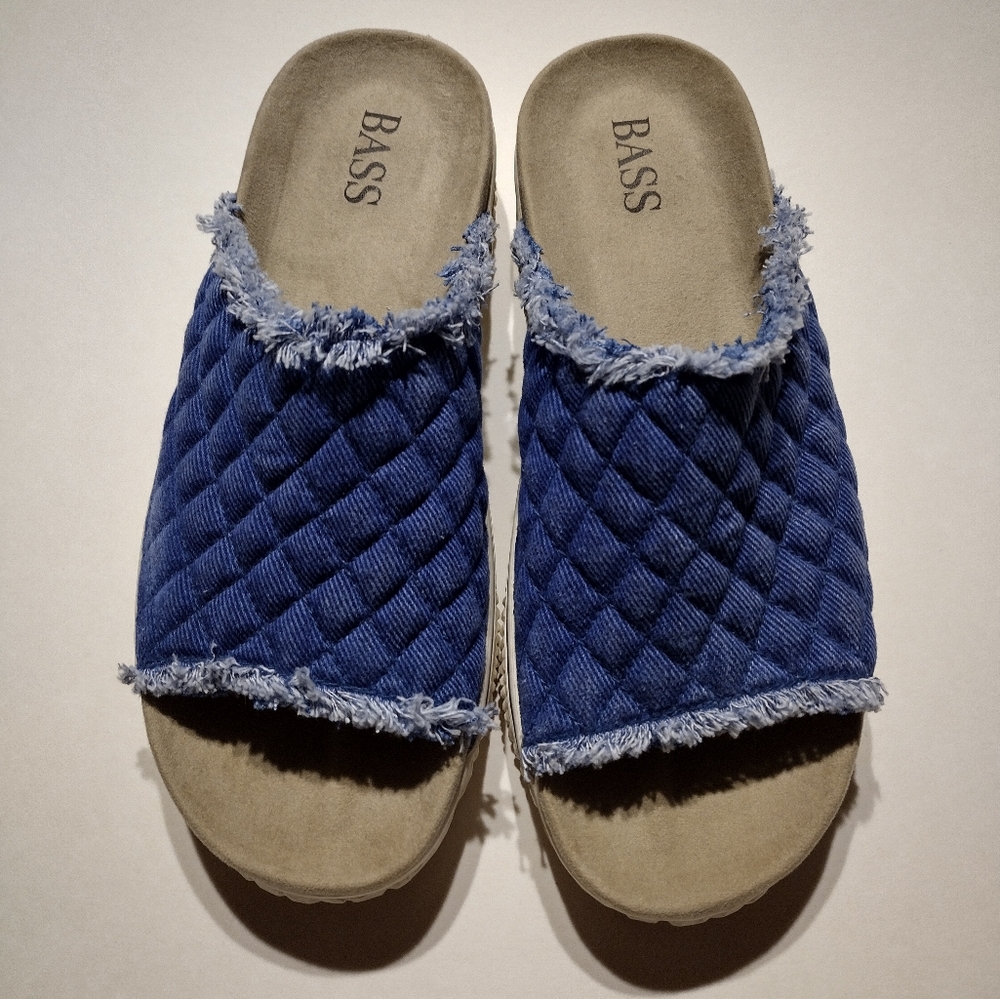 WOMEN`S "BASS" FRAYED BLUE DENIM SLIP ON SHOES SZ 9 MED.